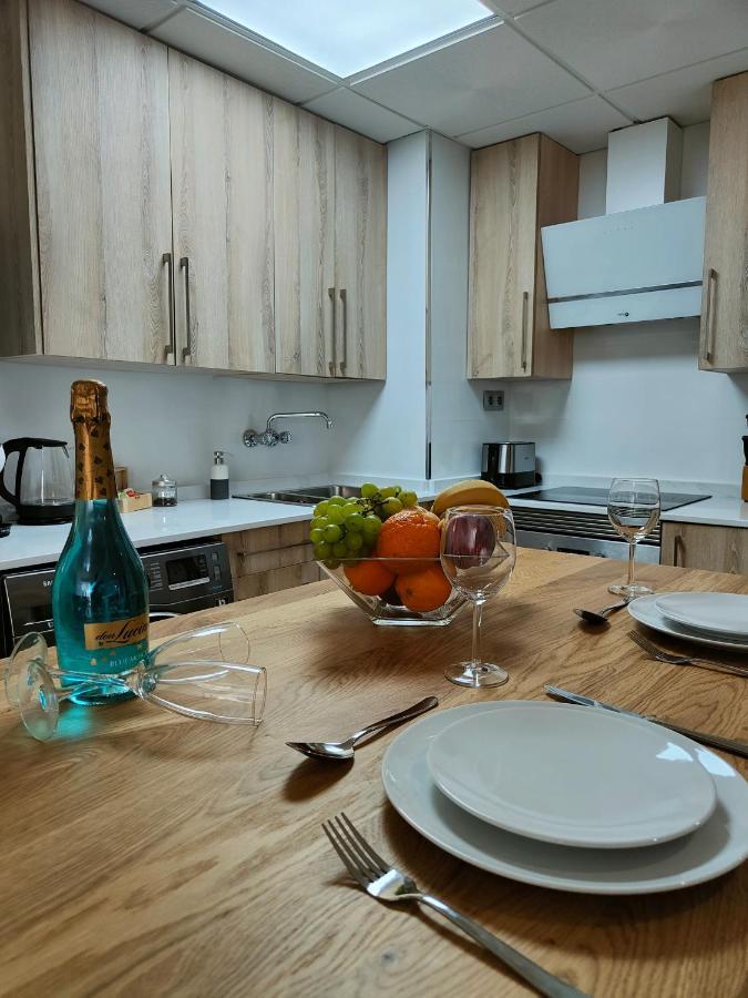 City Central Apartment With Large Patio By Namaste Elite 토레몰리노스 외부 사진