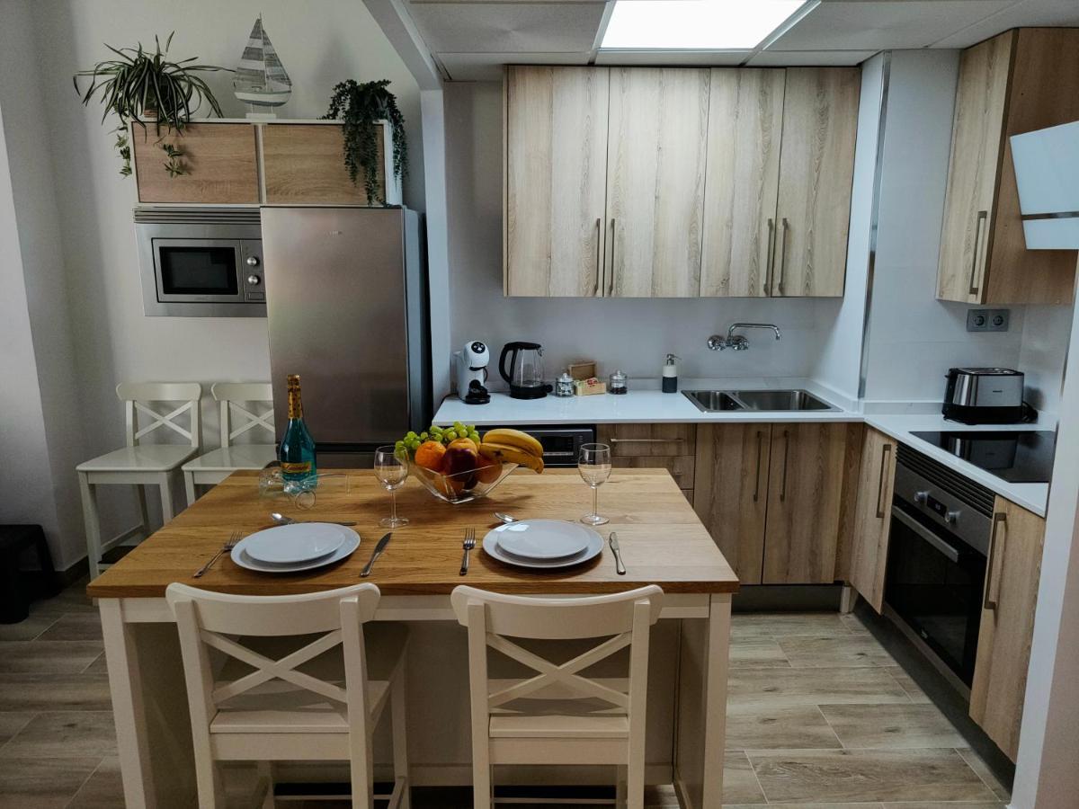 City Central Apartment With Large Patio By Namaste Elite 토레몰리노스 외부 사진